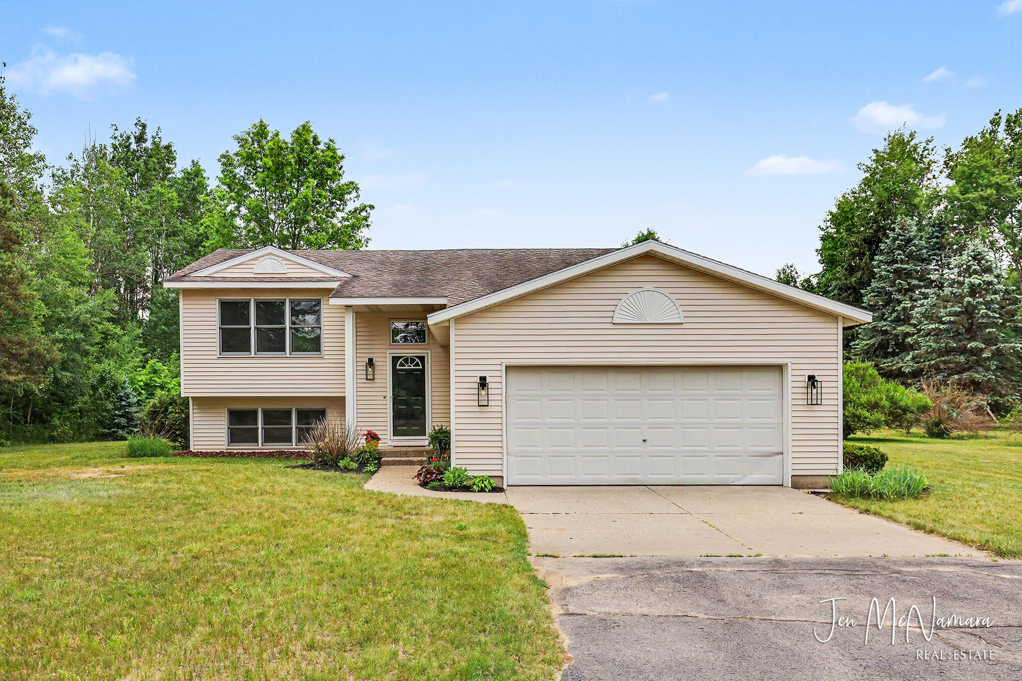 4050 Rector Street Northeast Rockford, MI 49341 - Photo 4 of 32 Front of home