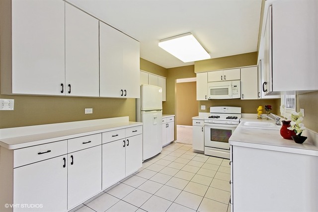 1214 Dayton Road Buffalo Grove, IL 60089 - Photo 8 of 25