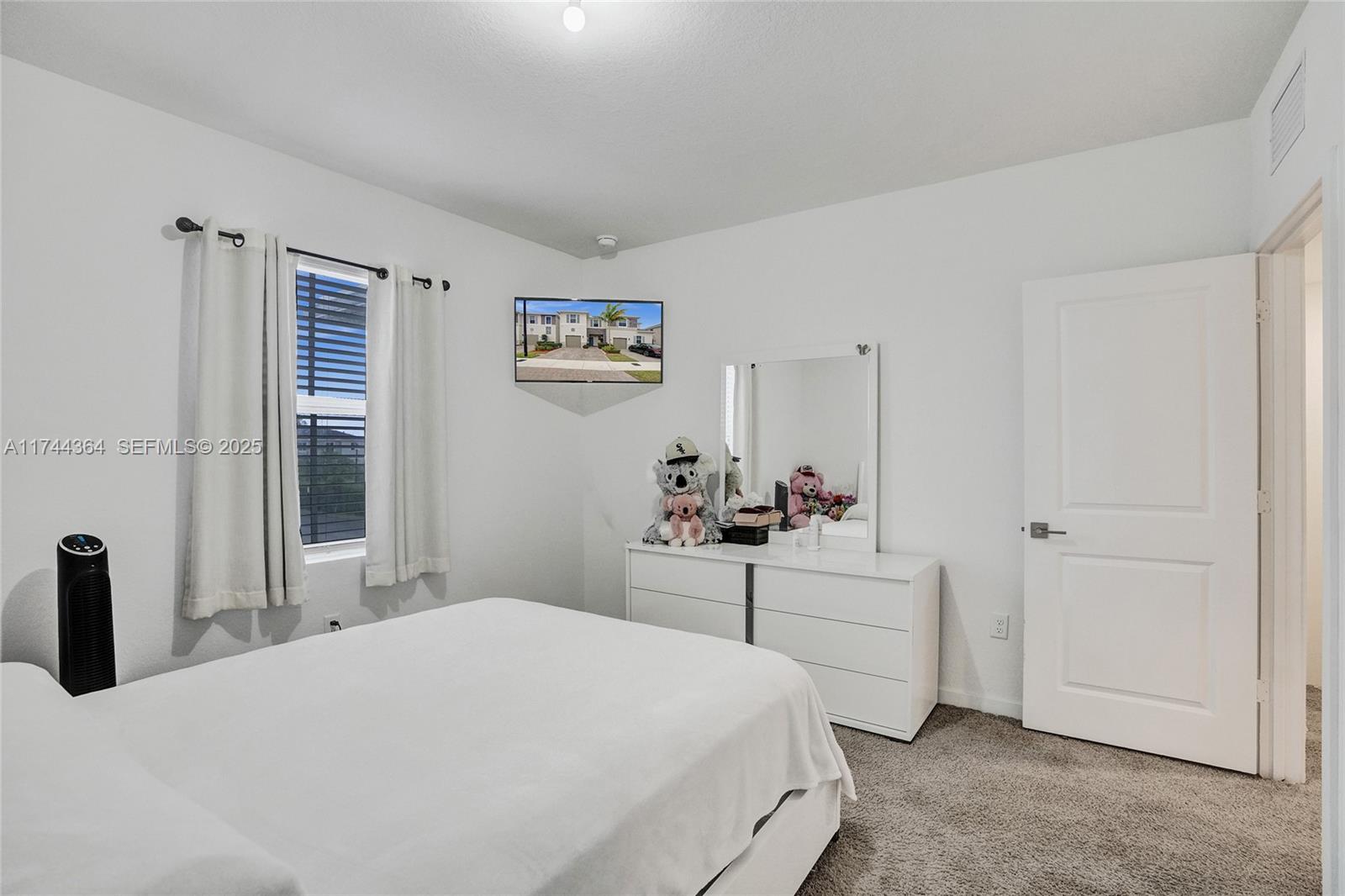 838 Southeast 17 Street Homestead, FL 33034 - Photo 26 of 66 a bedroom with a bed and a desk