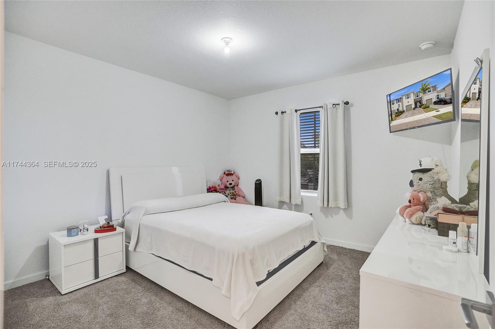 838 Southeast 17 Street Homestead, FL 33034 - Photo 27 of 66 a bedroom with a bed and a table