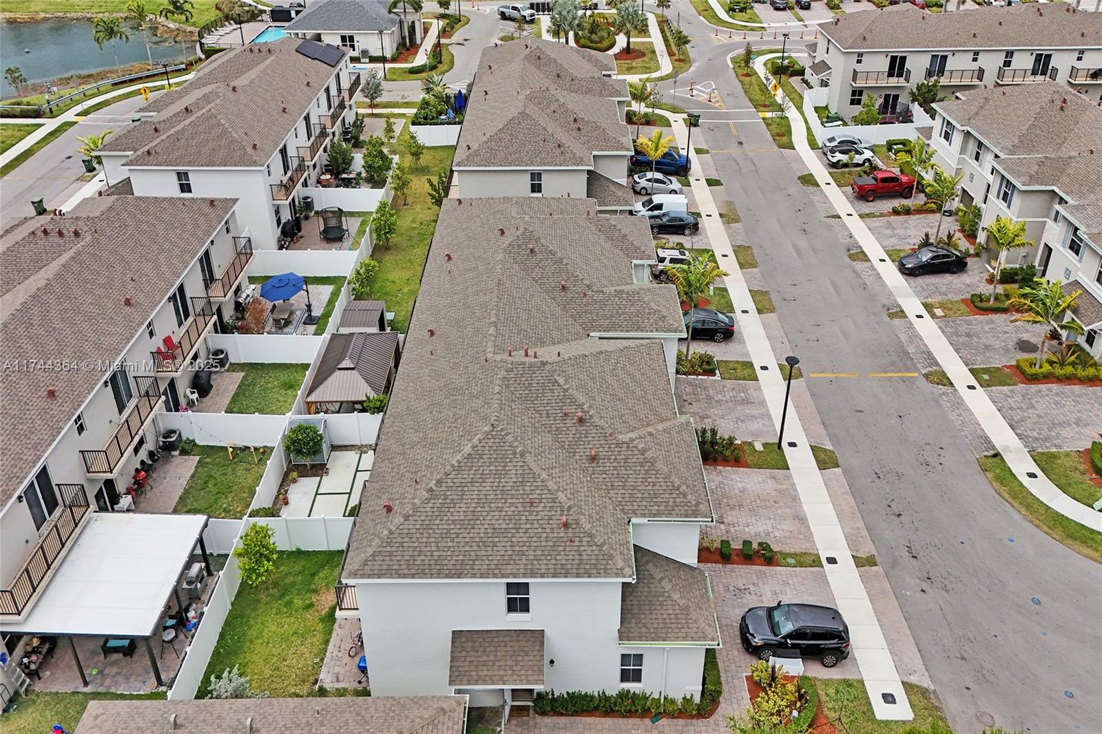 838 Southeast 17 Street Homestead, FL 33034 - Photo 58 of 66 an aerial view of multiple houses with yard