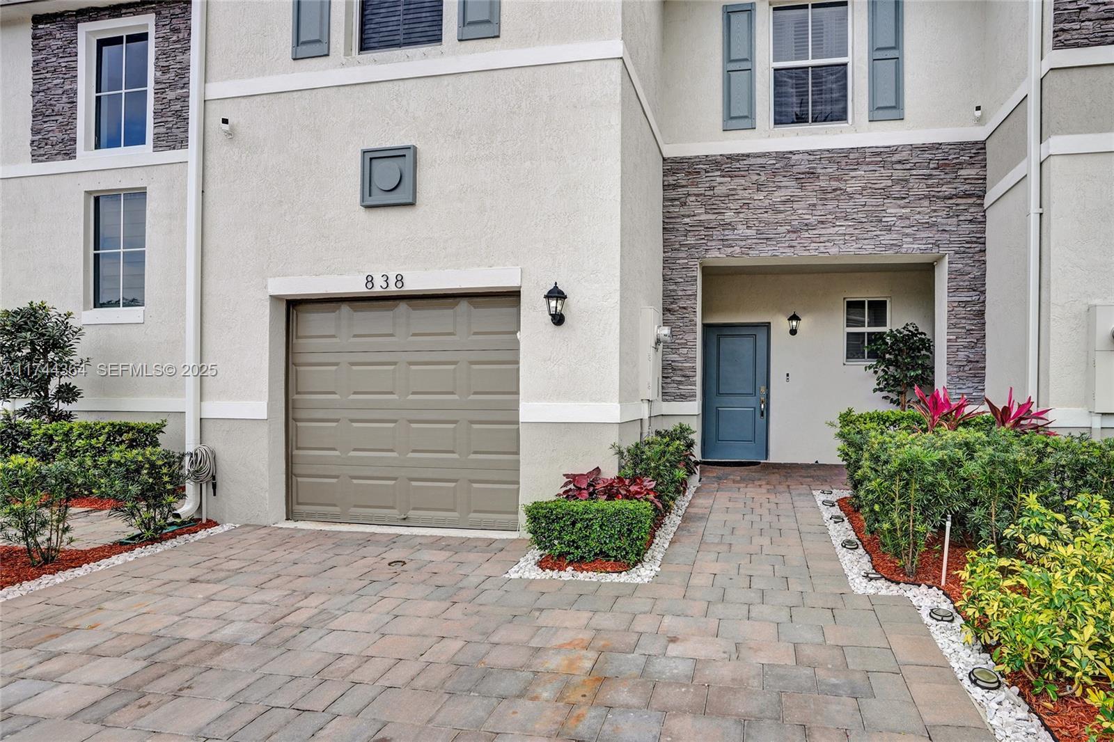 838 Southeast 17 Street Homestead, FL 33034 - Photo 6 of 66 a front view of a house with garden