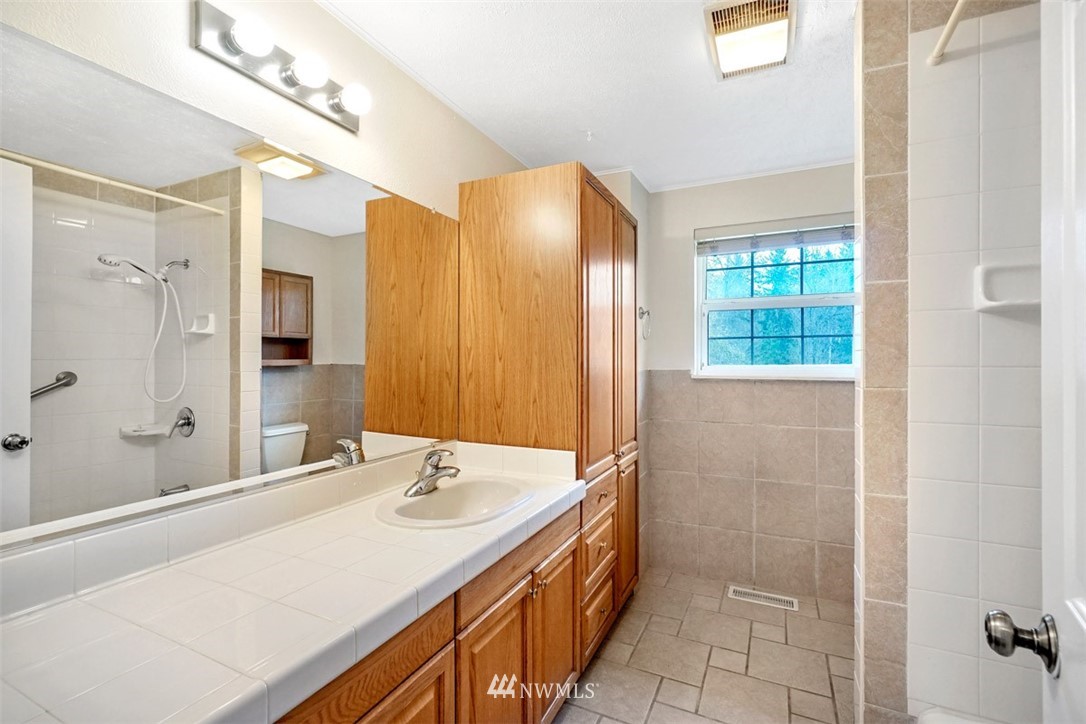 17811 Southeast 137th Street Renton, WA 98059 - Photo 11 of 24