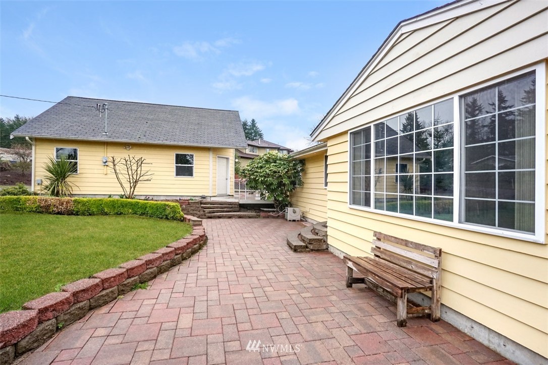17811 Southeast 137th Street Renton, WA 98059 - Photo 3 of 24