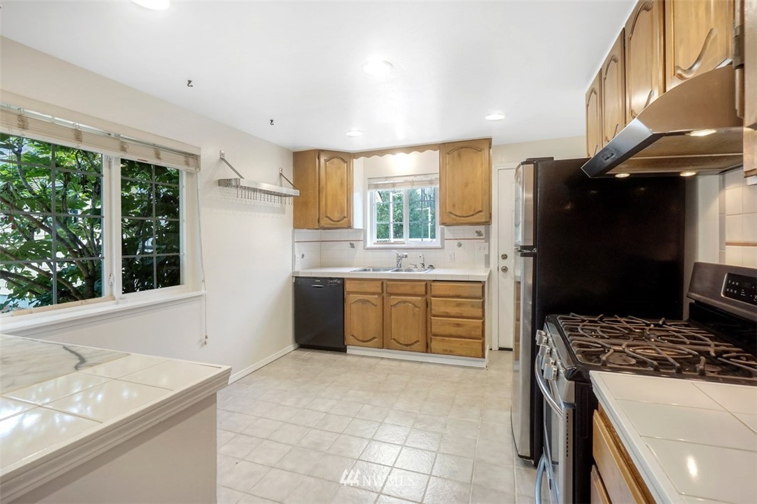 17811 Southeast 137th Street Renton, WA 98059 - Photo 8 of 24