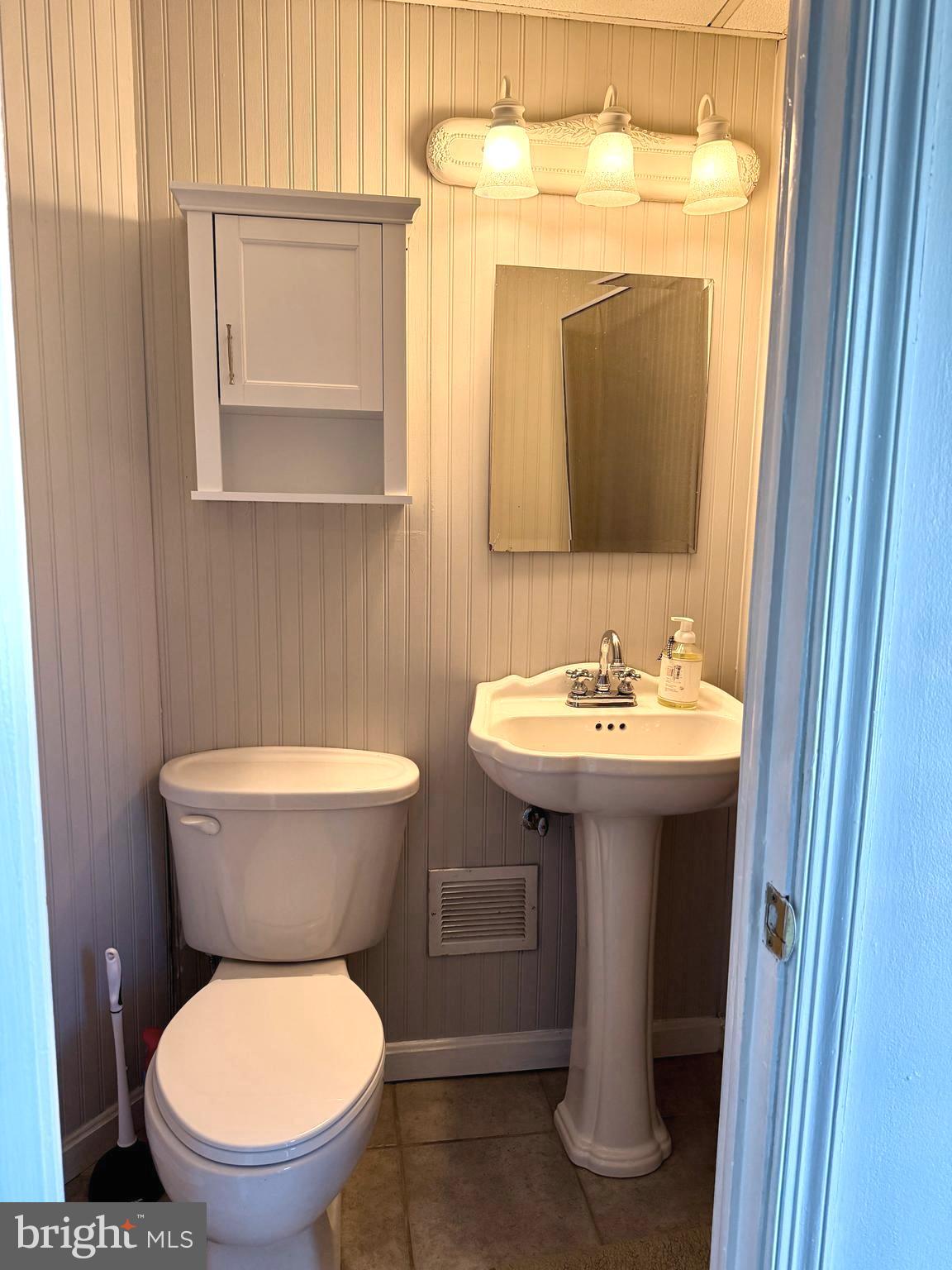 5720 Oakland Road Baltimore, MD 21227 - Photo 23 of 30