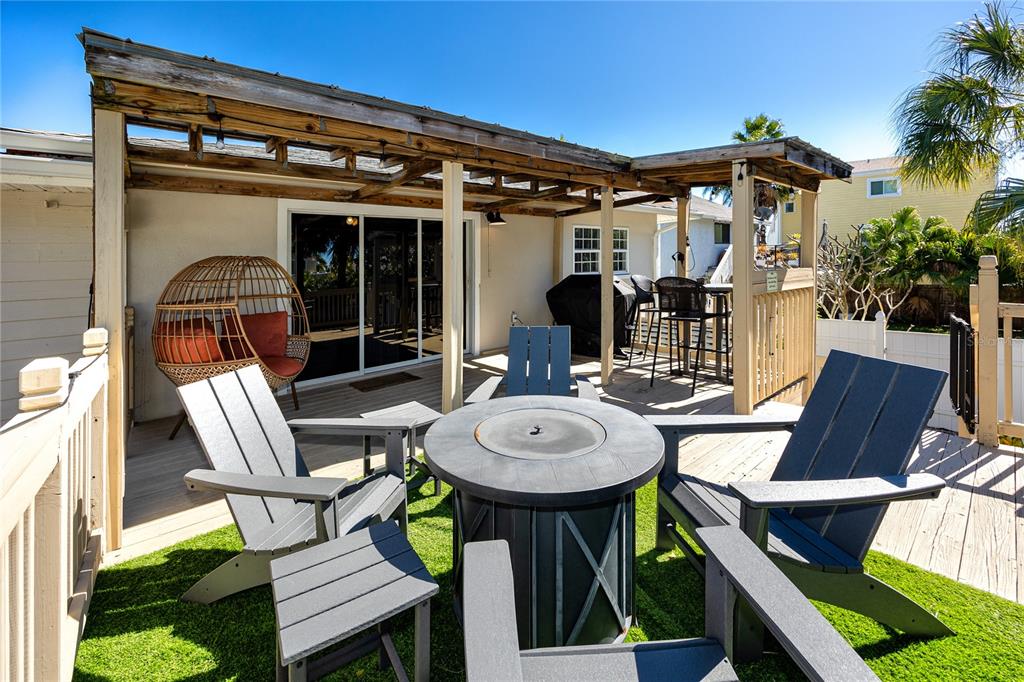 404 Maxwell Place Indian Rocks Beach, FL 33785 - Photo 3 of 66 a view of a chairs and table in patio