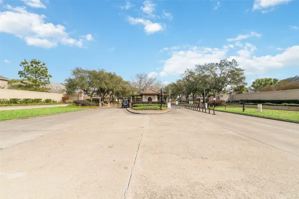 $2,850 | 12215 Salmon Creek, Houston, TX 77041