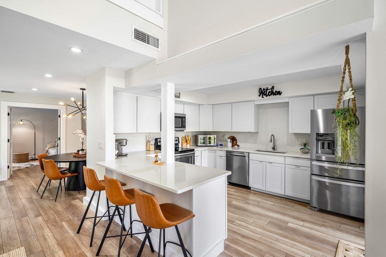 6078 Glendale Drive Boca Raton, FL 33433 - Photo 11 of 53 Kitchen