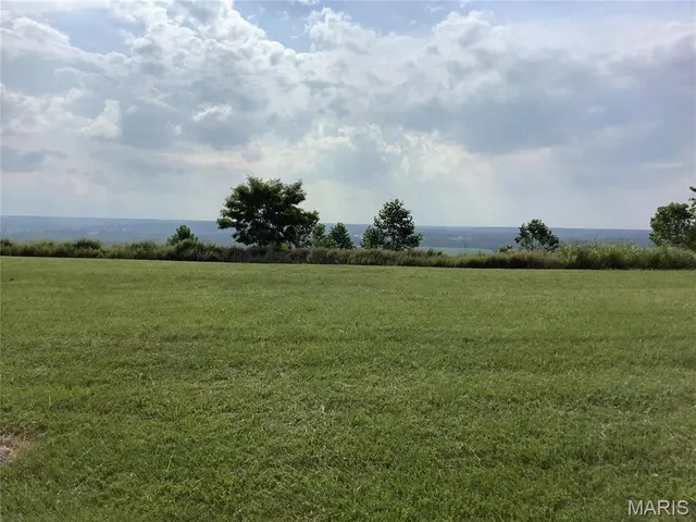 $1,100,000 | 1751 Eagle Bluff Drive, St. Albans, MO 63073