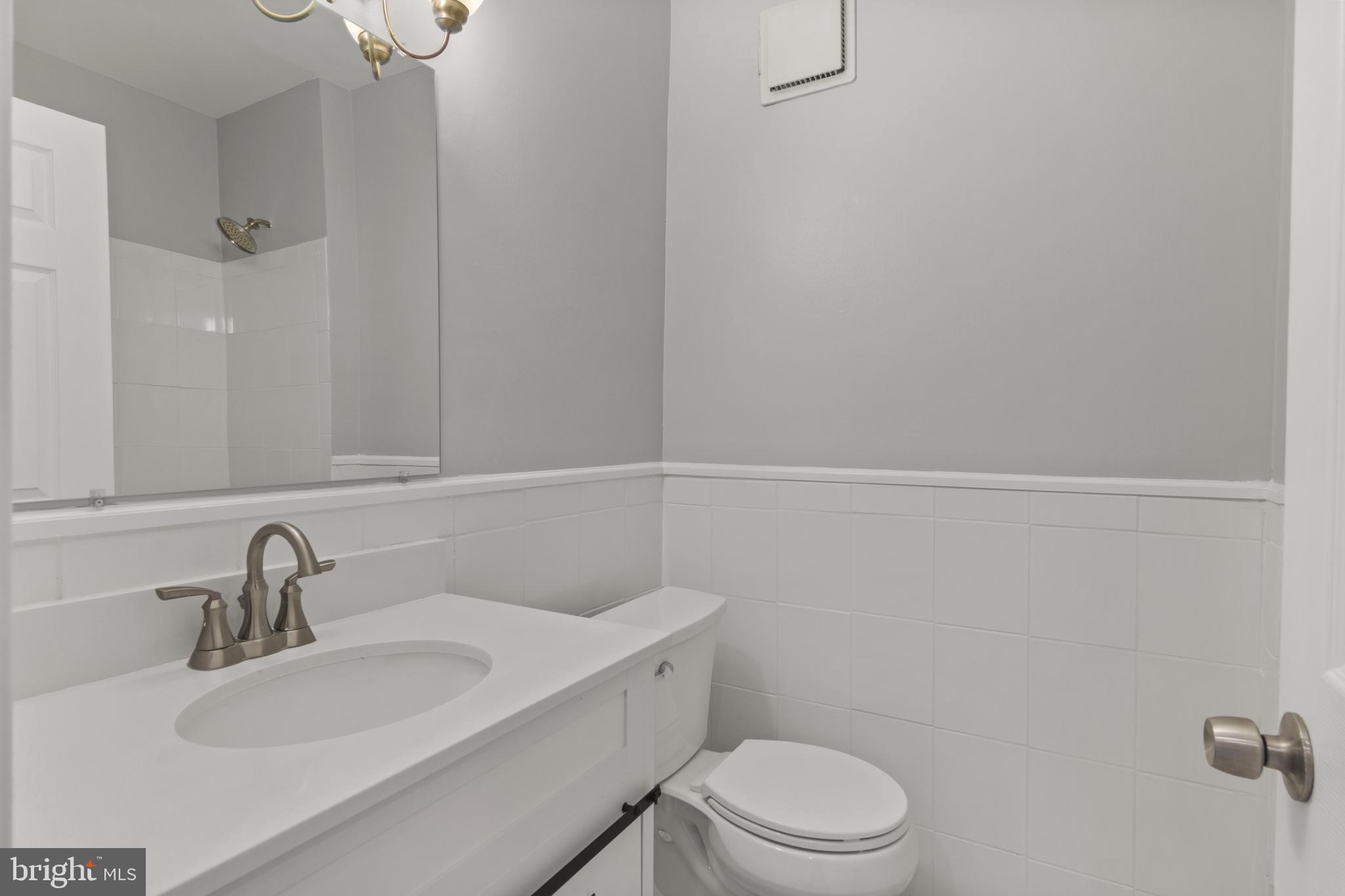 933 Randolph Street Northwest, Unit A Washington, DC 20011 - Photo 17 of 20 Bathroom