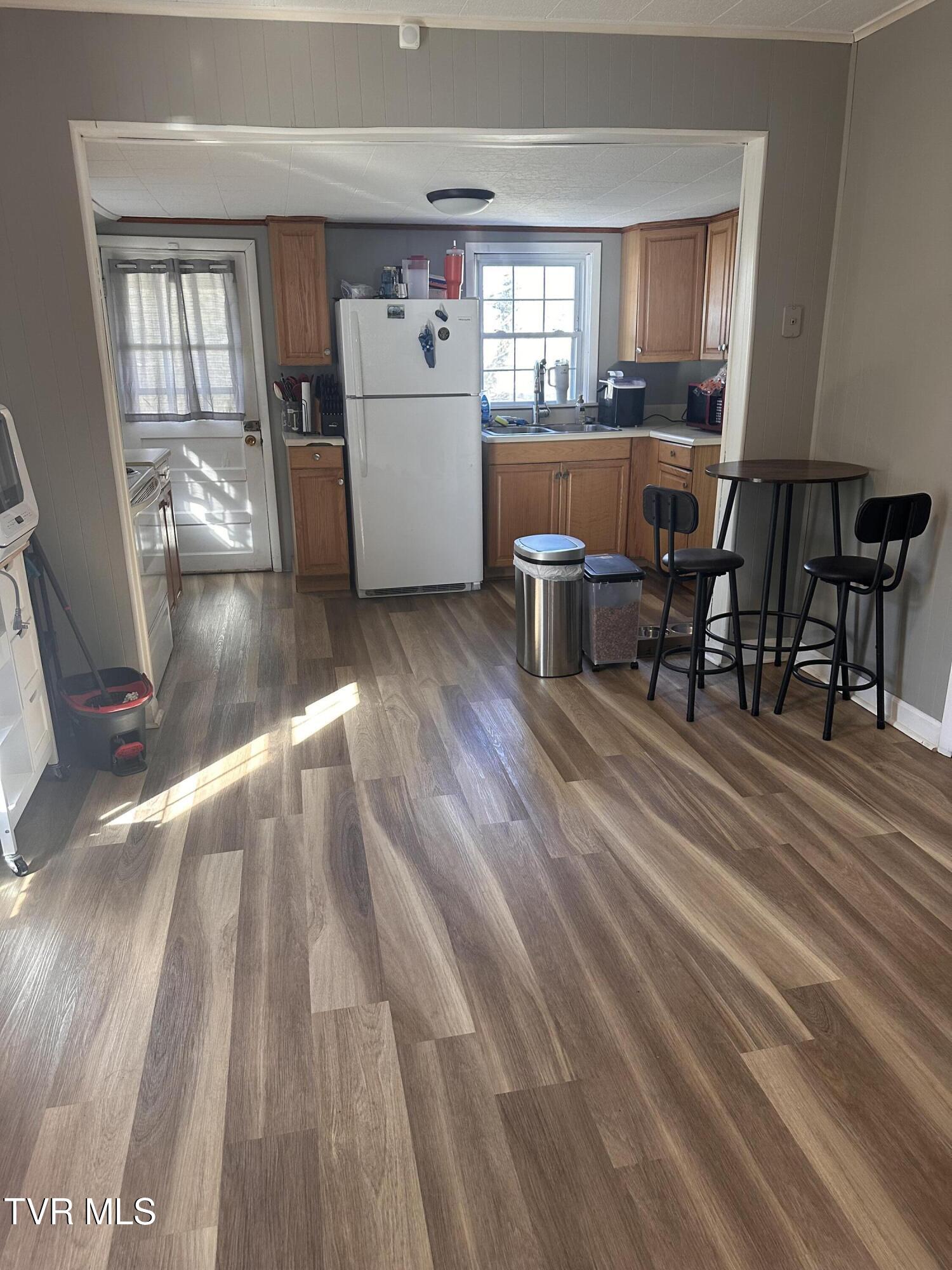 1821 Broad Street Bristol, TN 37620 - Photo 5 of 7 IMG_1735