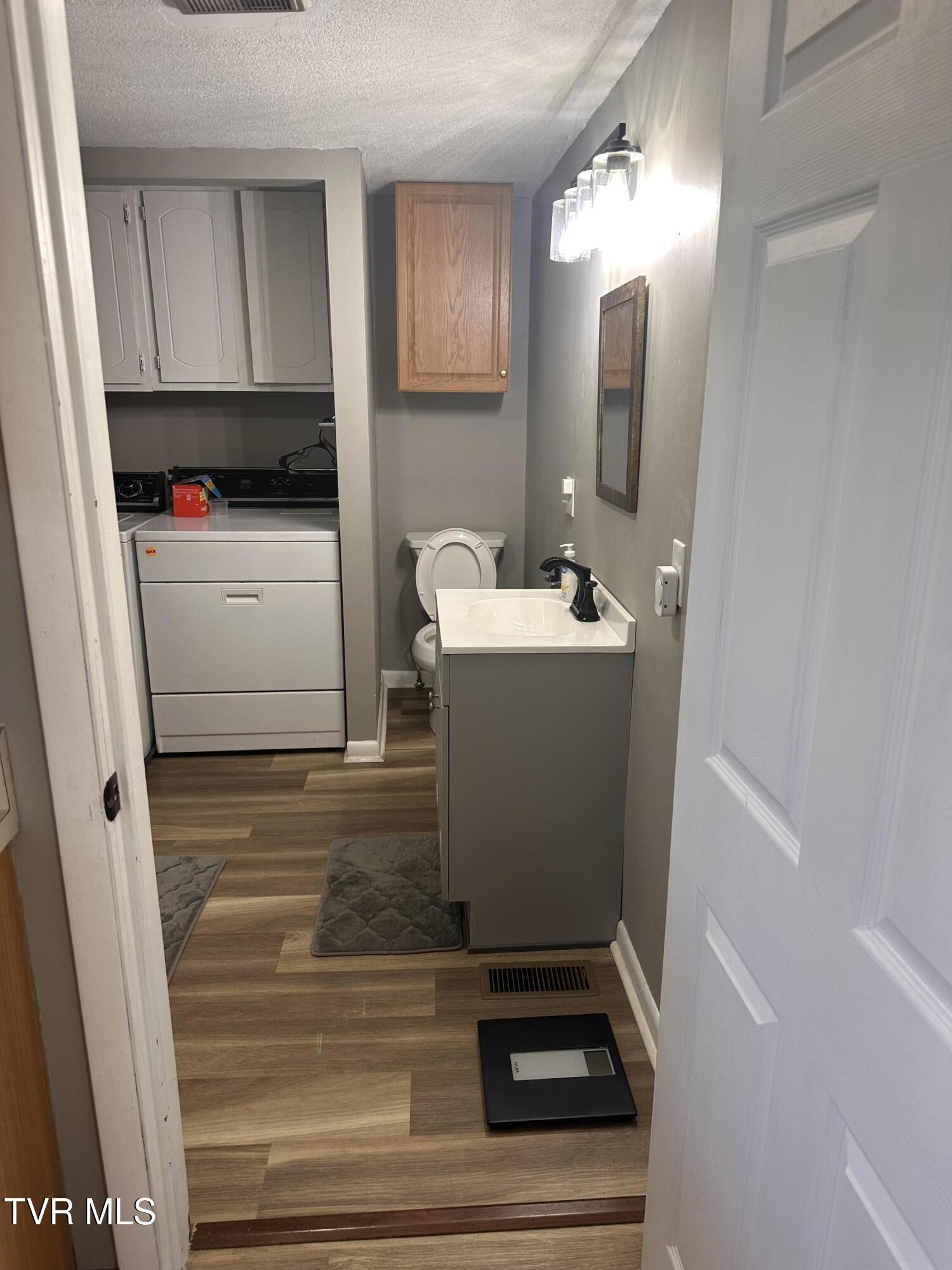 1821 Broad Street Bristol, TN 37620 - Photo 6 of 7 IMG_1739