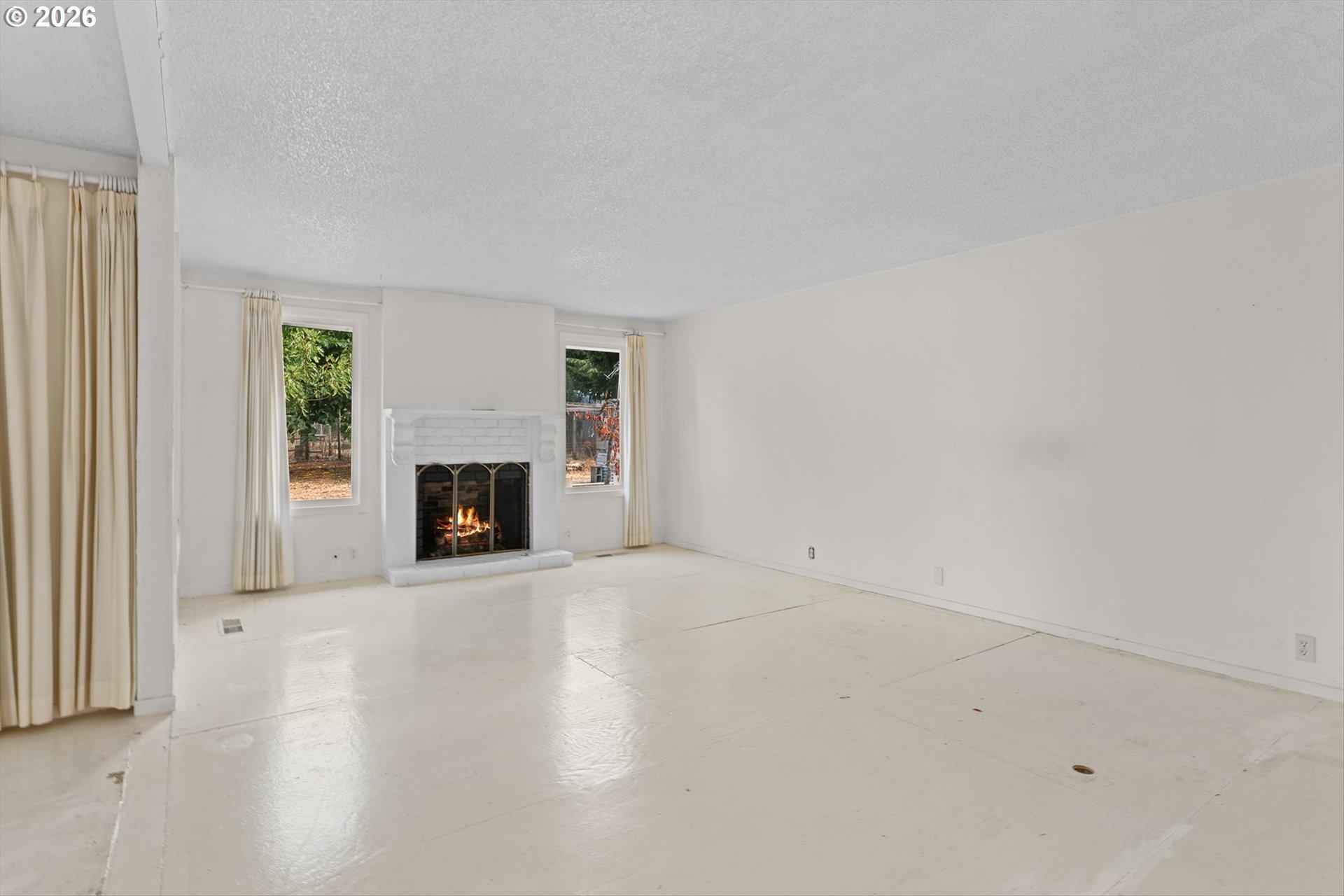15035 Glen Oak Road Oregon City, OR 97045 - Photo 7 of 42 Living Room