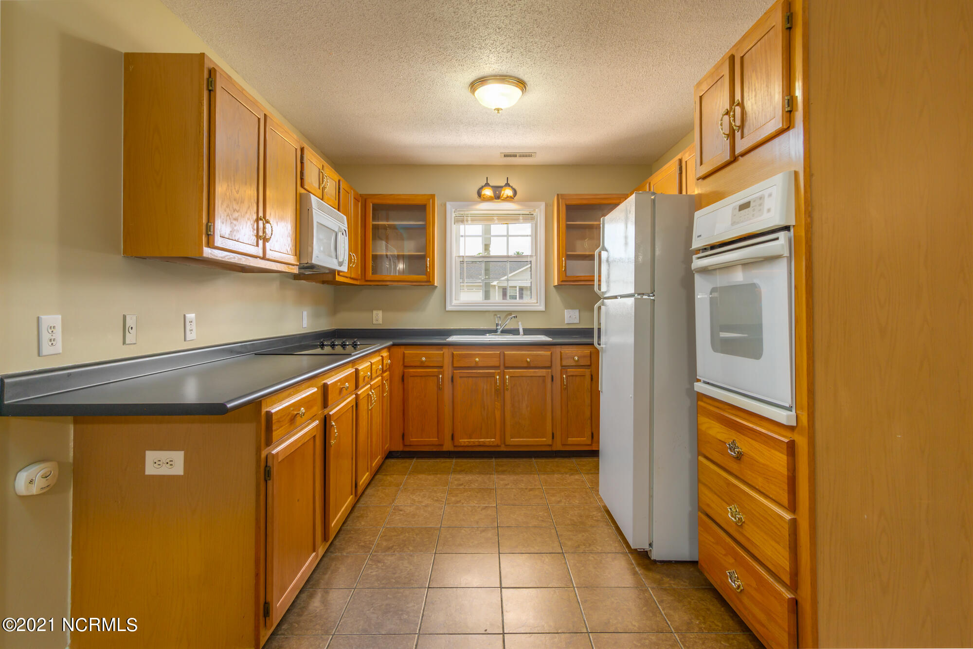 201 Faison Lane Hubert, NC 28539 - Photo 3 of 25 Kitchen