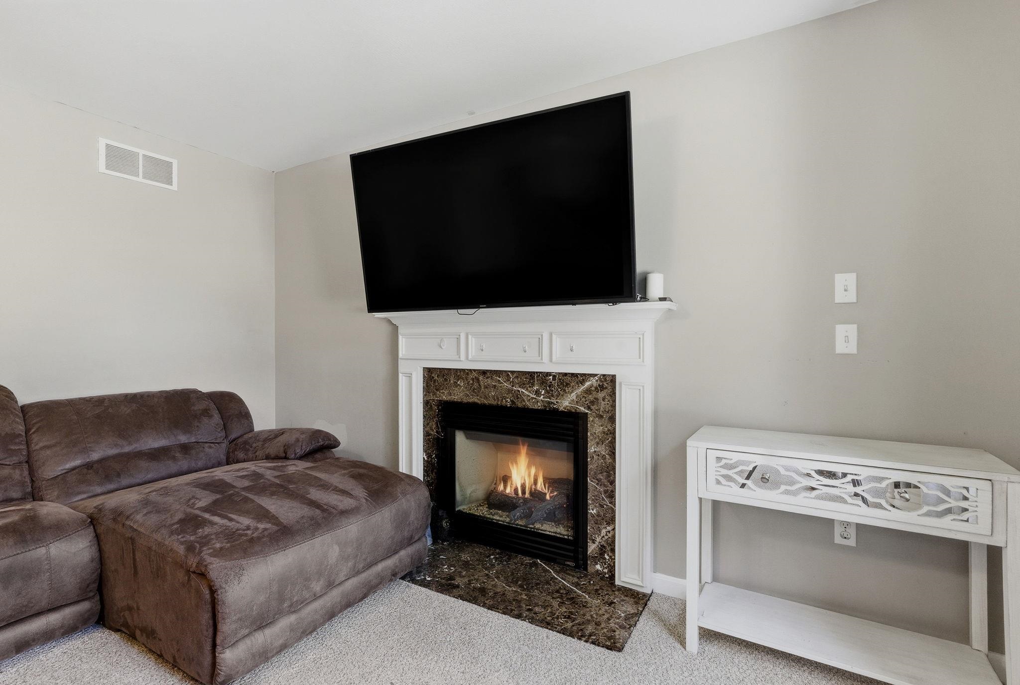 55b Melendy Road, Unit B Hudson, NH 03051 - Photo 3 of 22
