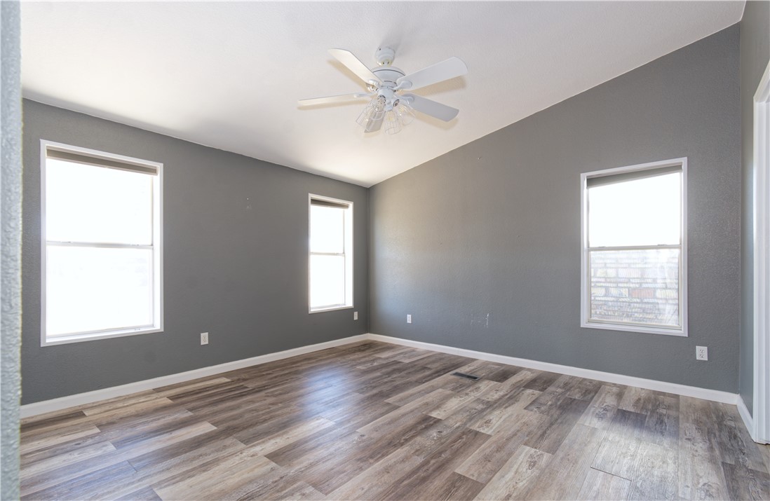49603 Rainbow Avenue Quartzsite, AZ 85346 - Photo 18 of 44 Spare room featuring a ceiling fan, vaulted ceiling, wood finished floors, and healthy amount of natural light
