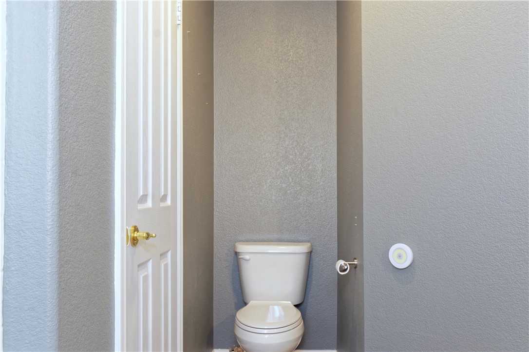 49603 Rainbow Avenue Quartzsite, AZ 85346 - Photo 24 of 44 Bathroom with a textured wall and toilet