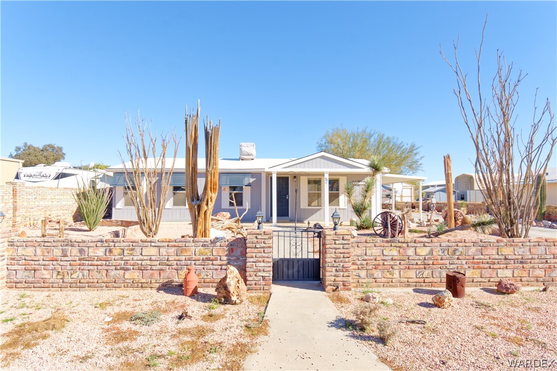 49603 Rainbow Avenue Quartzsite, AZ 85346 - Photo 4 of 44 View of front of house with a fenced front yard and a gate