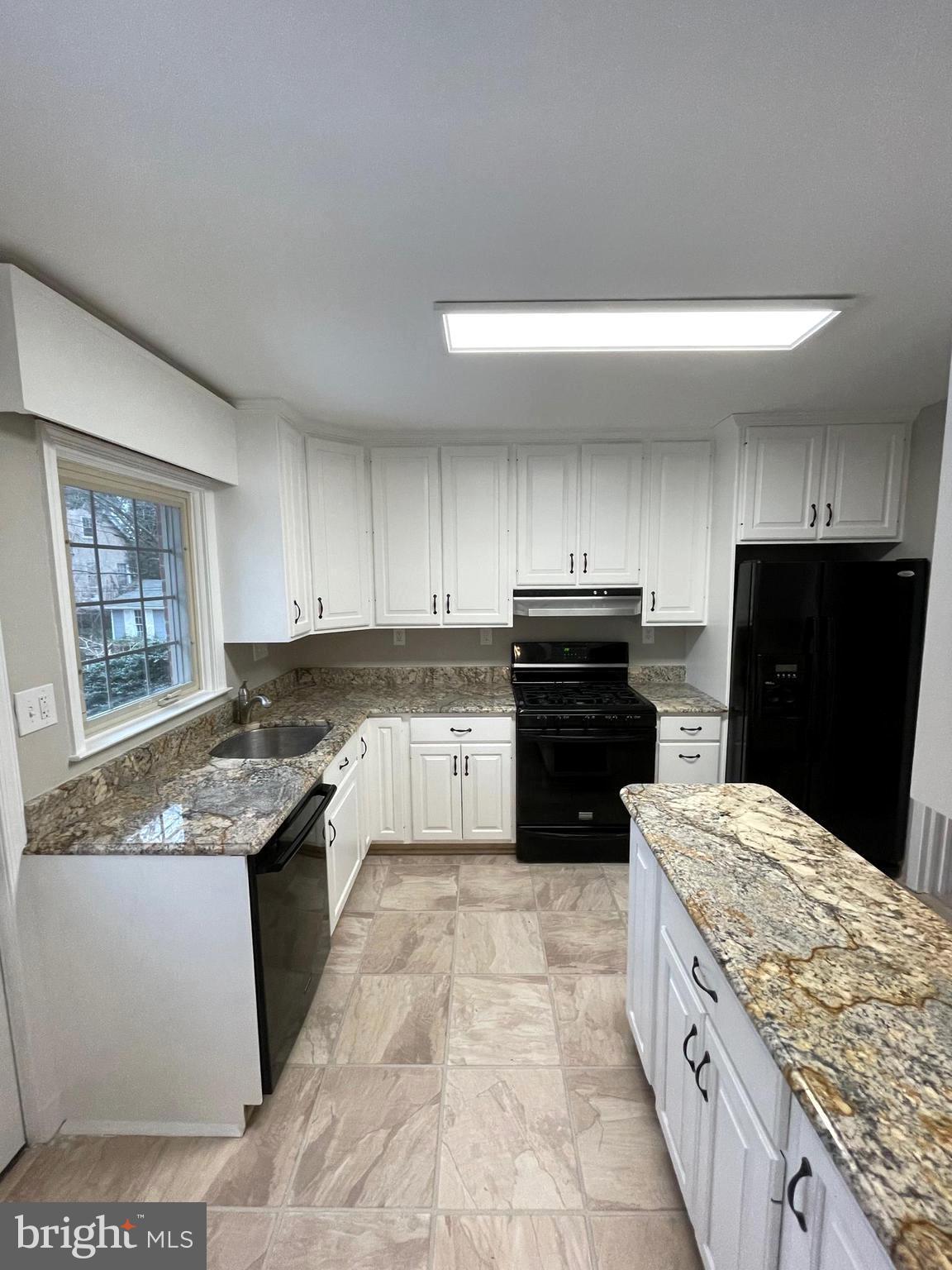 1826 Fairbank Road Baltimore, MD 21209 - Photo 4 of 30