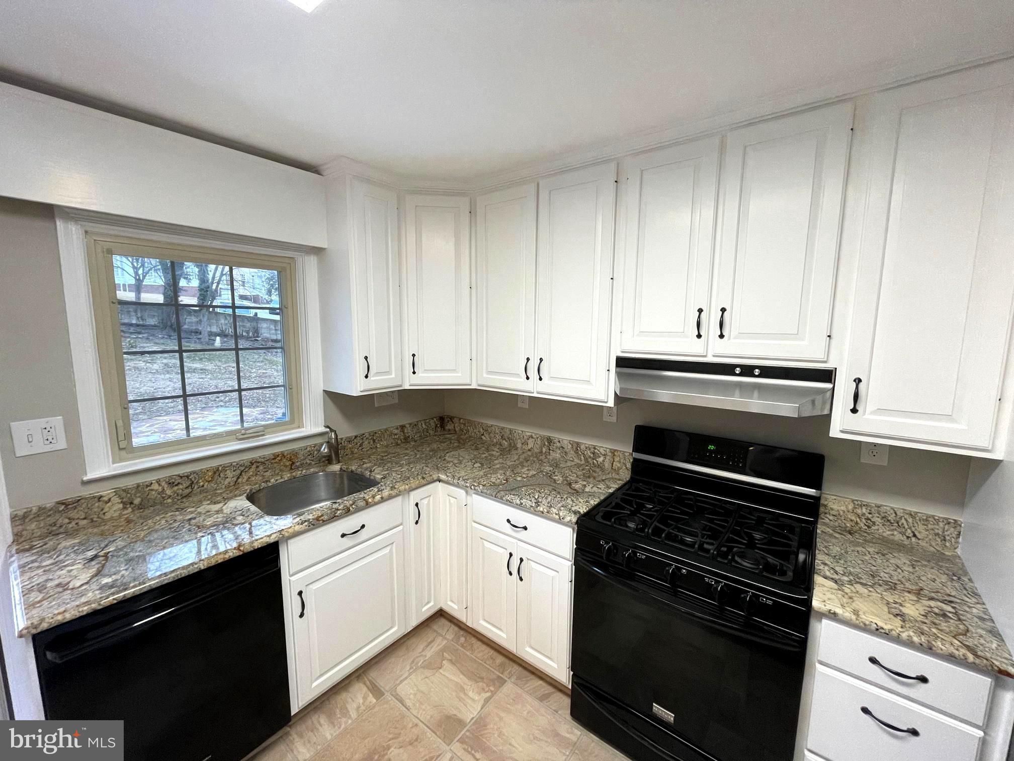 1826 Fairbank Road Baltimore, MD 21209 - Photo 5 of 30