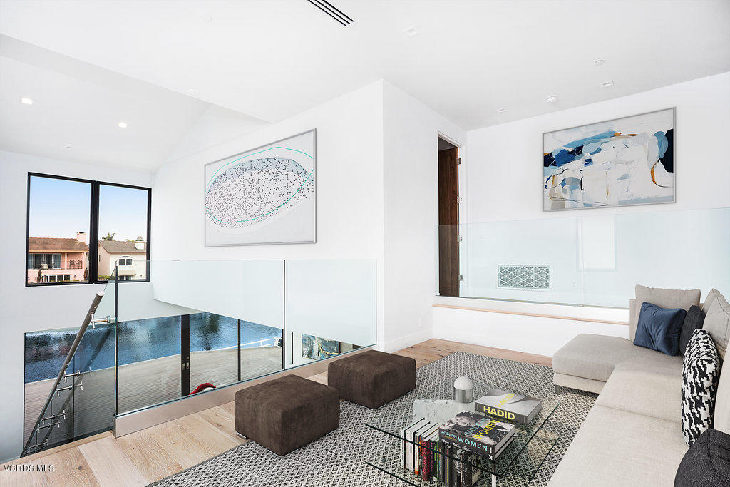 2250 Greencastle Lane Oxnard, CA 93035 - Photo 21 of 51 2250Greencastle_Reading_sitting_area_sta