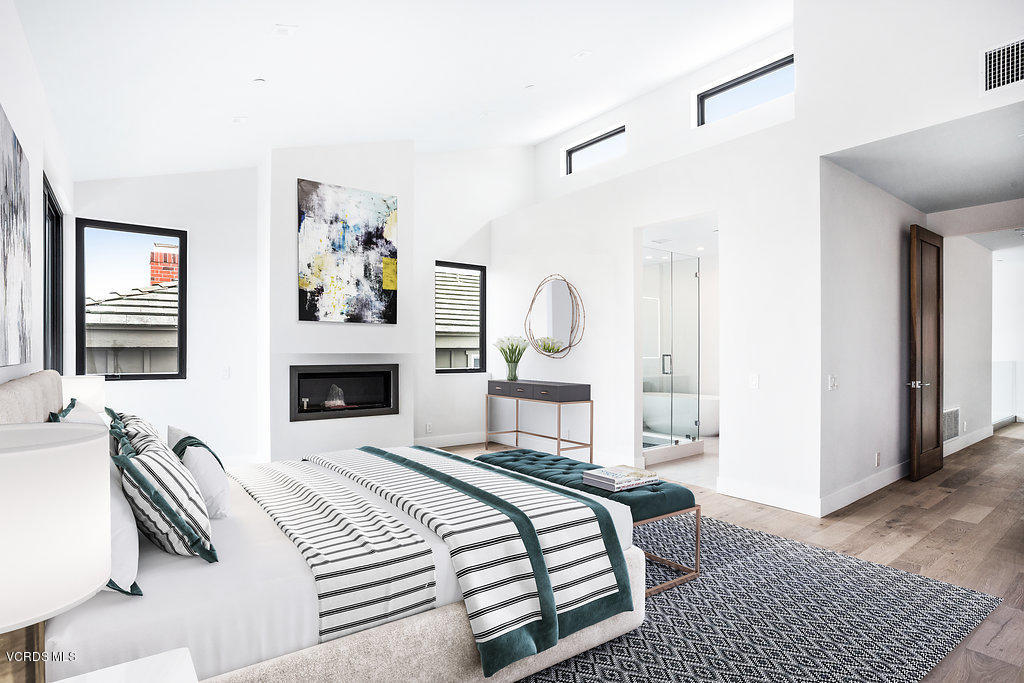 2250 Greencastle Lane Oxnard, CA 93035 - Photo 28 of 51 2250Greencastle_Master_bedroom_staged