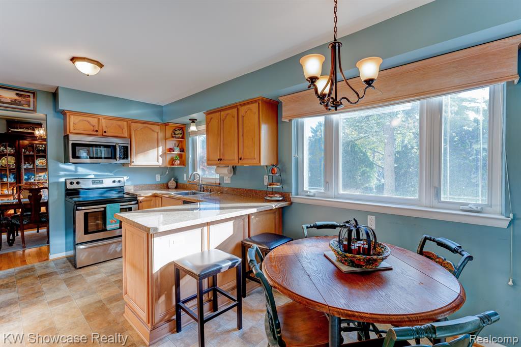 7131 Springridge Road West Bloomfield, MI 48322 - Photo 14 of 47