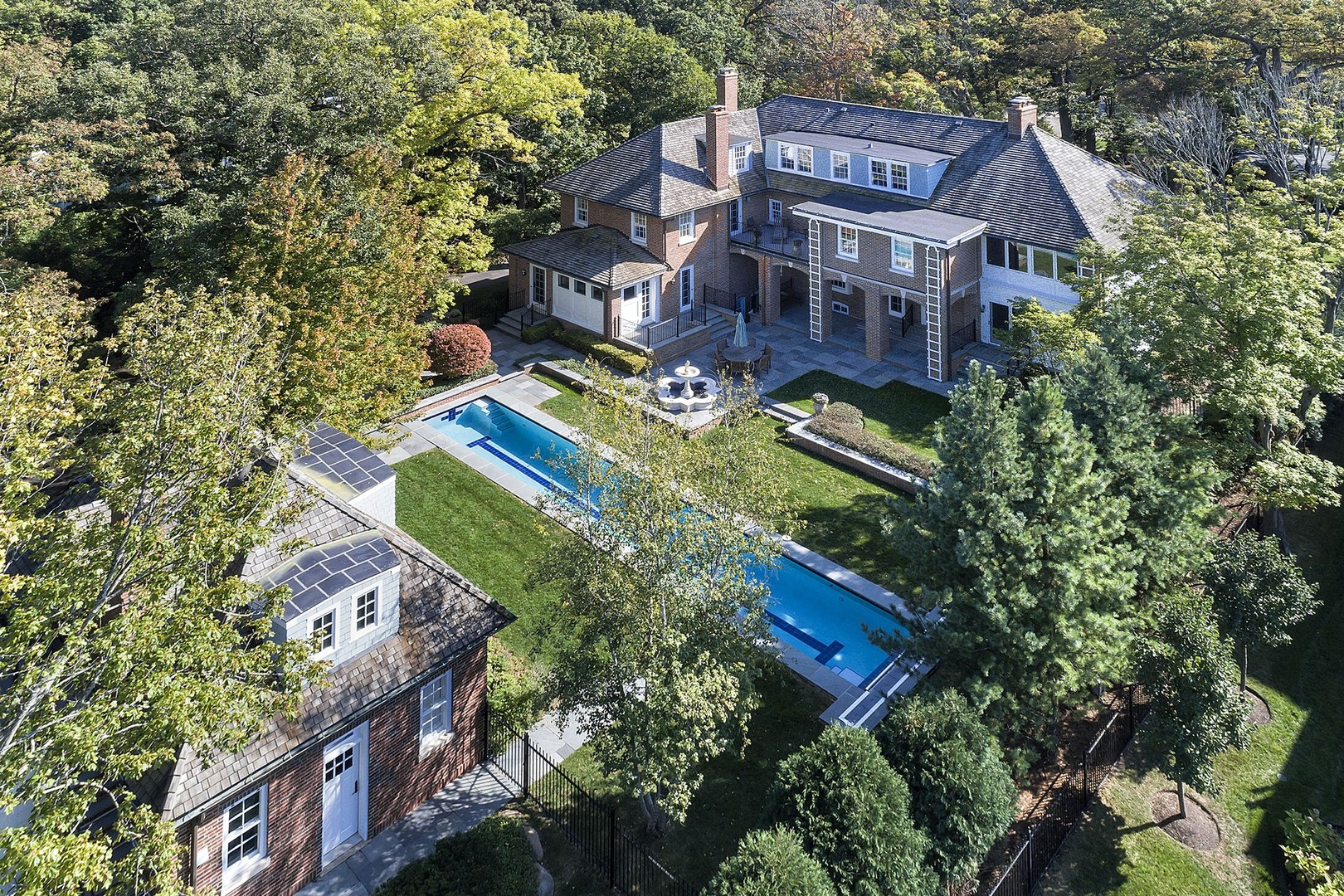 15 Old Green Bay Road Winnetka, IL 60093 - Photo 1 of 60 an aerial view of a house