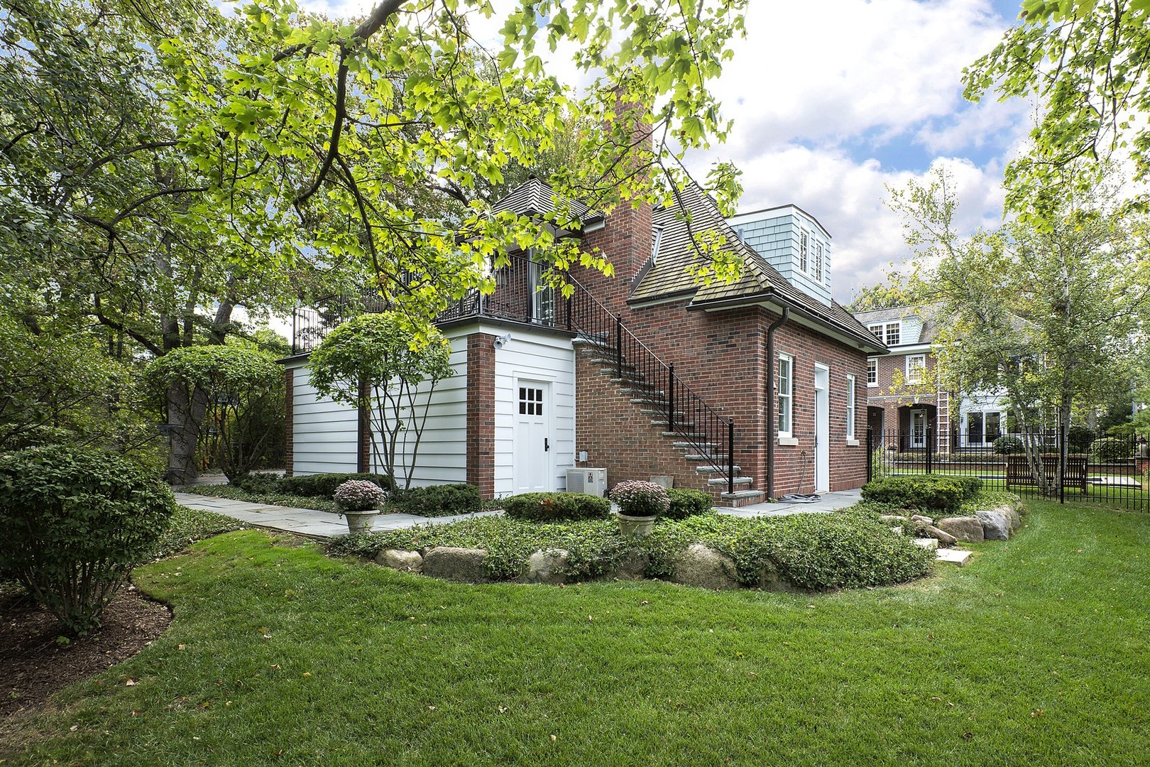 15 Old Green Bay Road Winnetka, IL 60093 - Photo 40 of 60 a front view of house with yard and green space