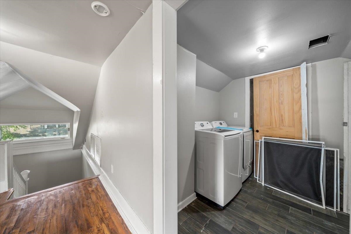 196 North McNeil Street Memphis, TN 38112 - Photo 22 of 31 a view of hallway with washer and dryer