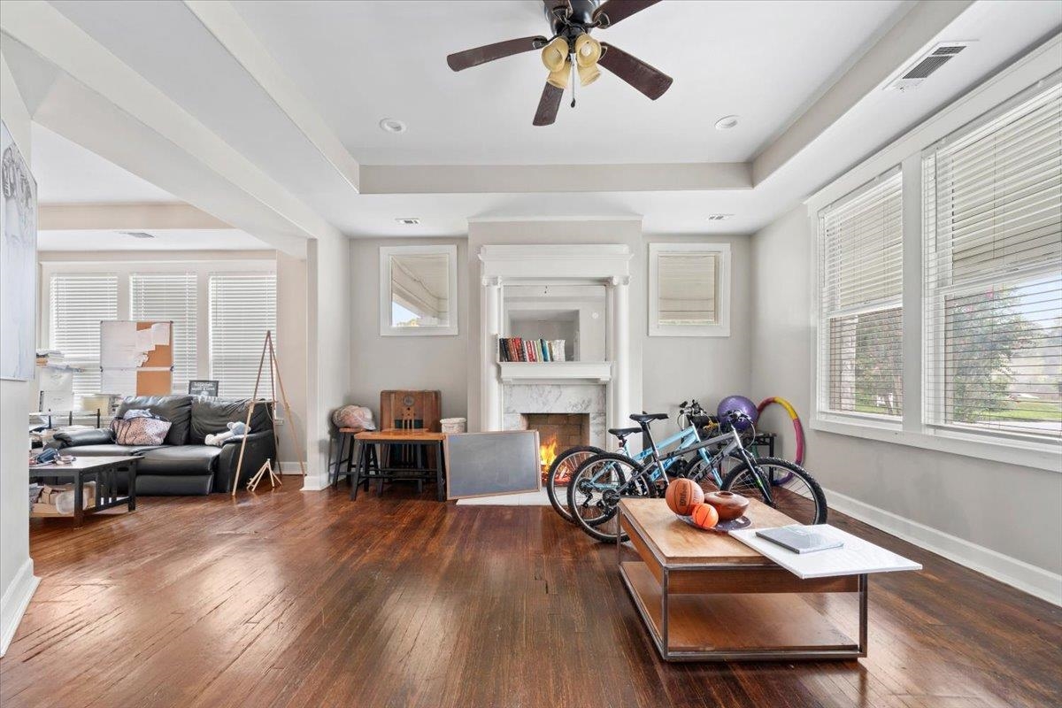 196 North McNeil Street Memphis, TN 38112 - Photo 23 of 31 a living room with furniture and a large window