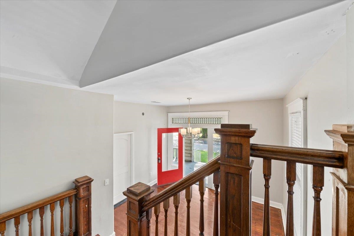 196 North McNeil Street Memphis, TN 38112 - Photo 6 of 31 a view of a hallway with entryway