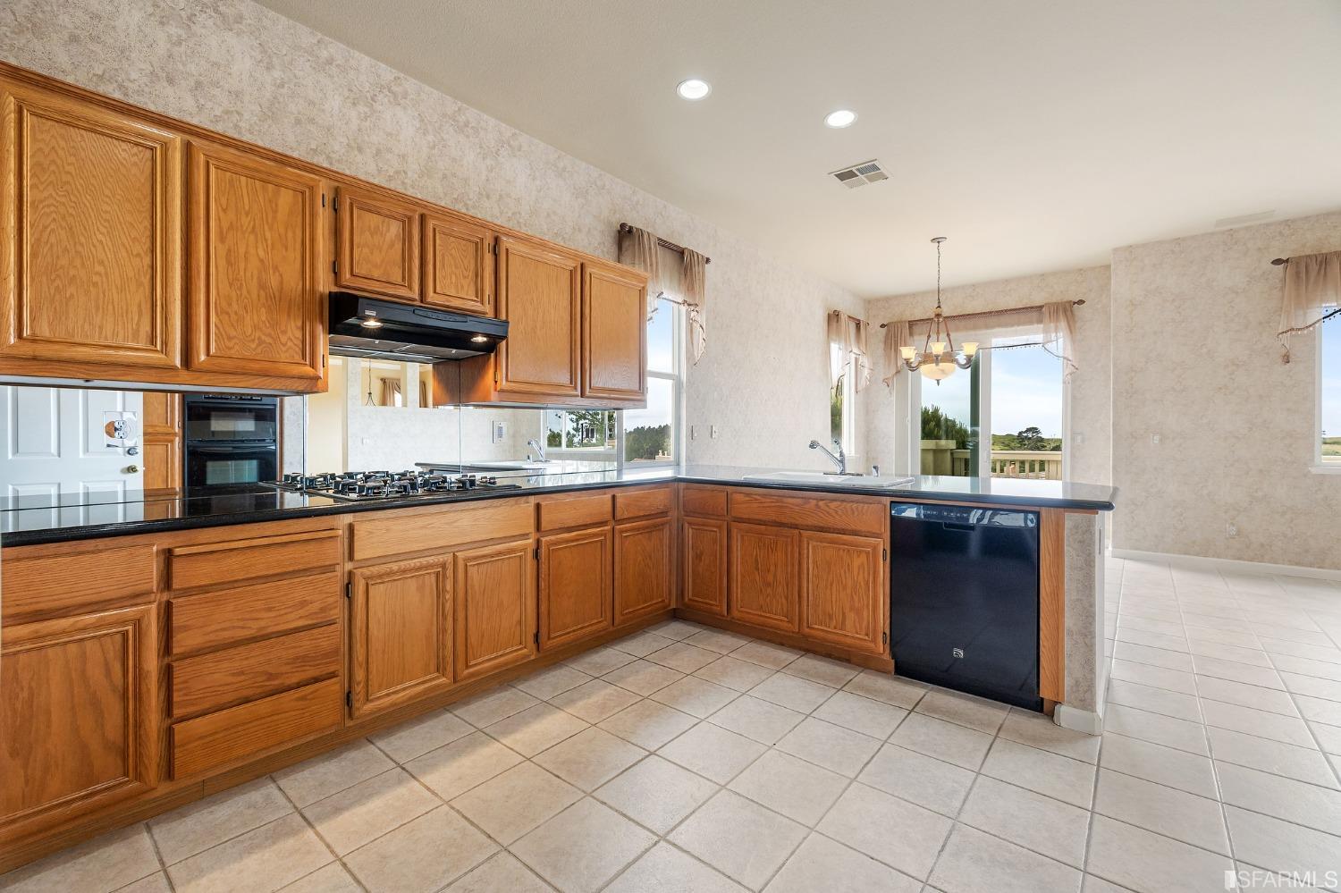 211 Sunset Court Pacifica, CA 94044 - Photo 28 of 84