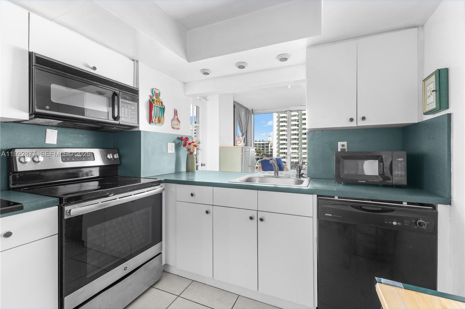 2655 Collins Avenue, Unit 603 Miami Beach, FL 33140 - Photo 19 of 66