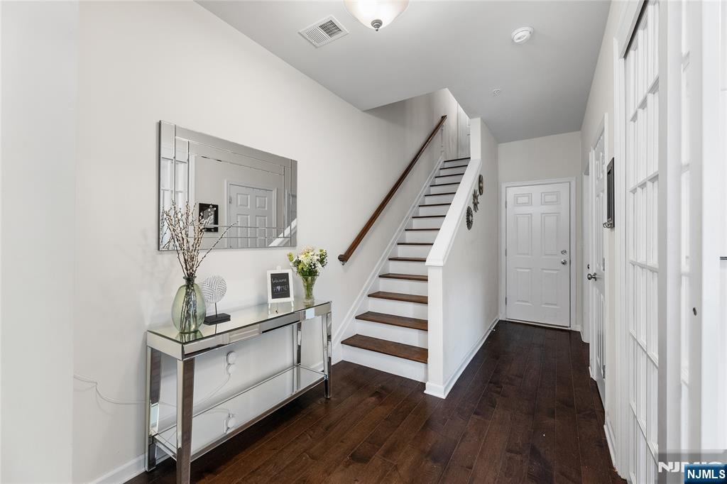 12 Marshall Lane Wood-Ridge, NJ 07075 - Photo 4 of 49