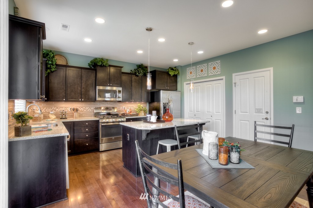 16218 Southeast 138th Place Renton, WA 98059 - Photo 9 of 20 Gallery Image 9