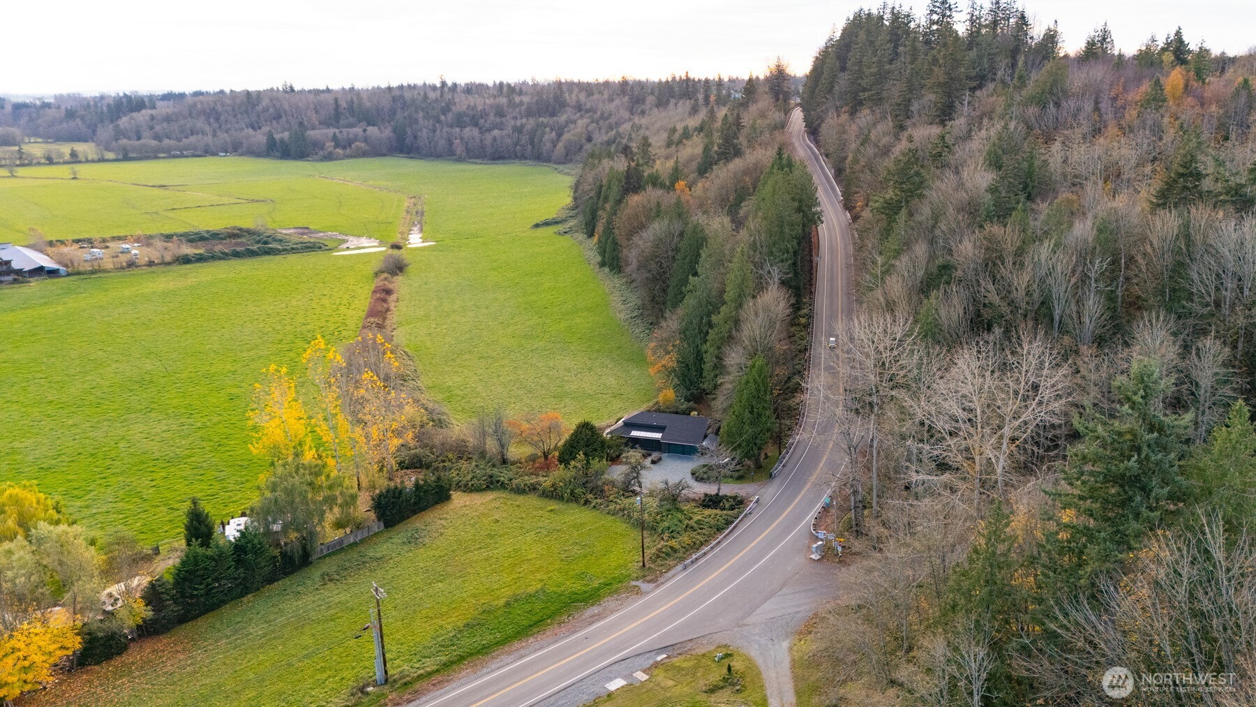 18928 Bow Hill Road Burlington, WA 98233 - Photo 36 of 39 a view of a city with an ocean view