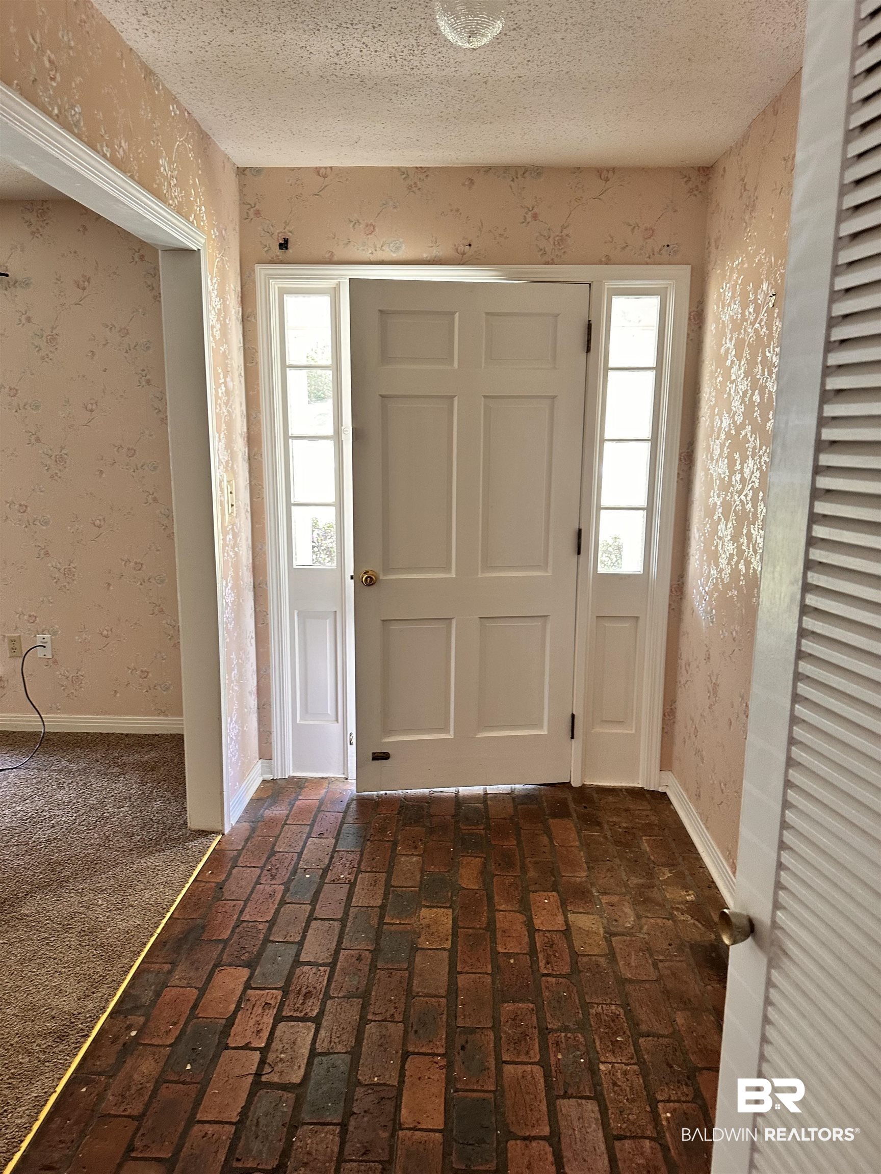 22 Caisson Trace Spanish Fort, AL 36527 - Photo 2 of 11 Foyer w/ Split Brick