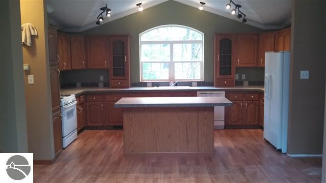 4194 West Prairie Road Shepherd, MI 48883 - Photo 4 of 9 1744387-3.JPG