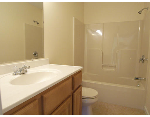 127 Carnarvon Circle Springfield, MA 01103 - Photo 11 of 17 Gallery Image 11