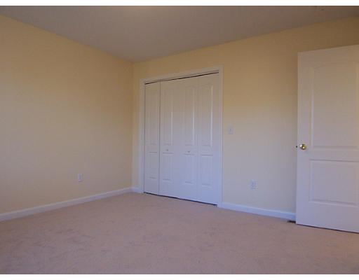 127 Carnarvon Circle Springfield, MA 01103 - Photo 13 of 17 Gallery Image 13