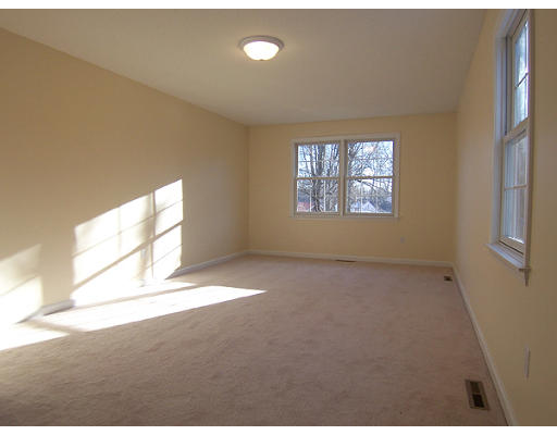 127 Carnarvon Circle Springfield, MA 01103 - Photo 14 of 17 Gallery Image 14