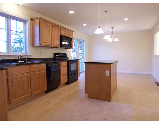 127 Carnarvon Circle Springfield, MA 01103 - Photo 3 of 17 Gallery Image 3