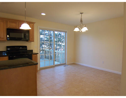 127 Carnarvon Circle Springfield, MA 01103 - Photo 4 of 17 Gallery Image 4