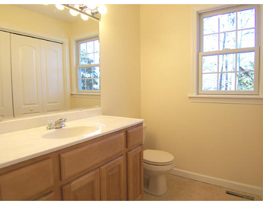 127 Carnarvon Circle Springfield, MA 01103 - Photo 5 of 17 Gallery Image 5