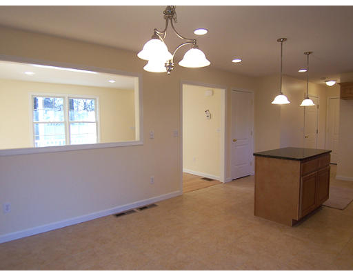 127 Carnarvon Circle Springfield, MA 01103 - Photo 6 of 17 Gallery Image 6