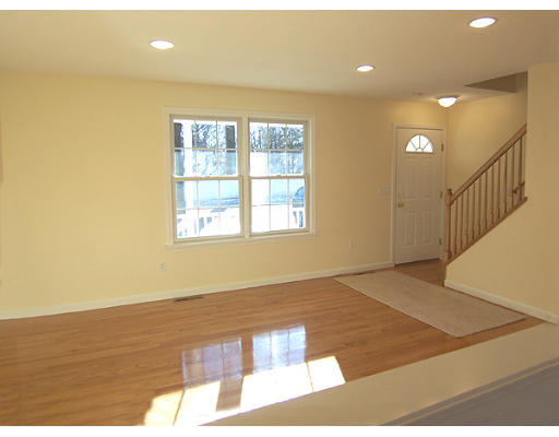 127 Carnarvon Circle Springfield, MA 01103 - Photo 7 of 17 Gallery Image 7