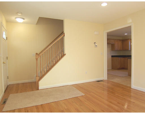 127 Carnarvon Circle Springfield, MA 01103 - Photo 8 of 17 Gallery Image 8