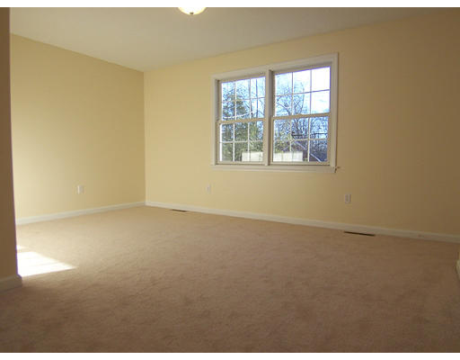 127 Carnarvon Circle Springfield, MA 01103 - Photo 9 of 17 Gallery Image 9